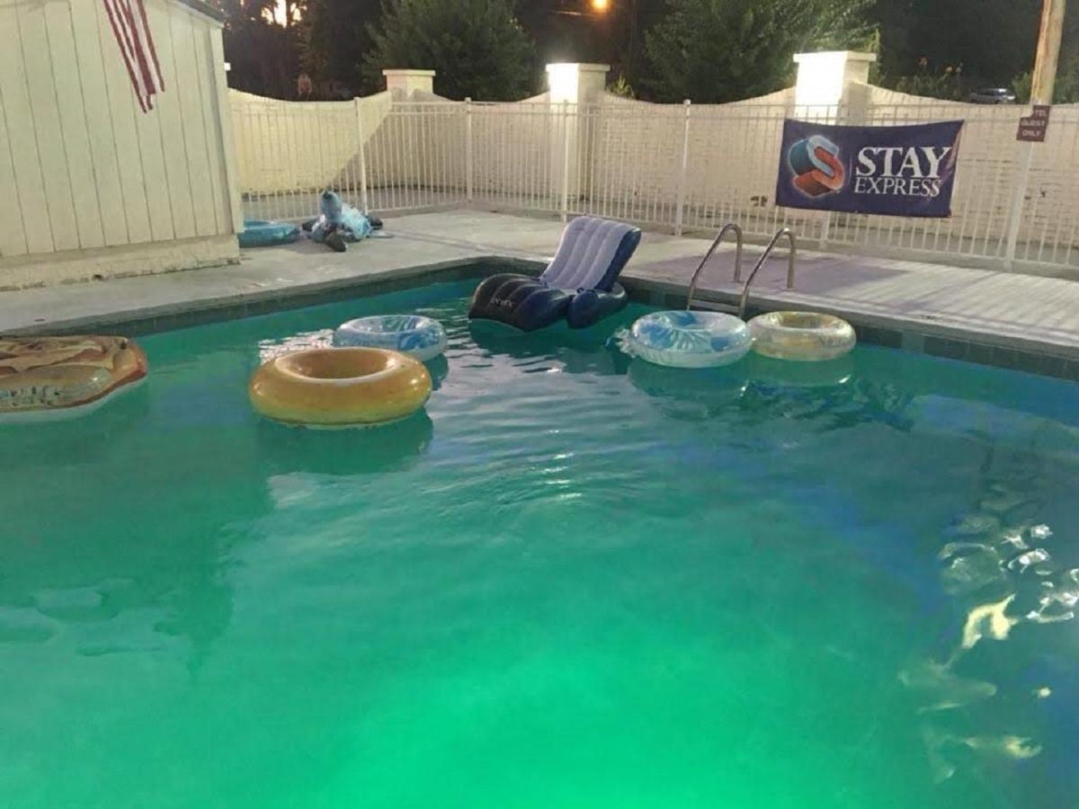 Stay Express Inn & Suites Demopolis מראה חיצוני תמונה